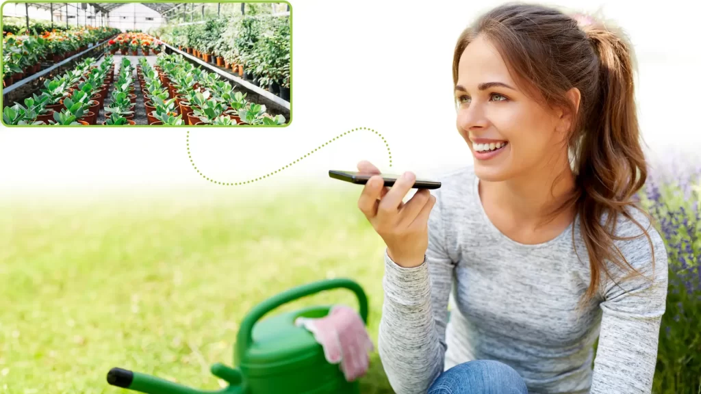 Femme qui fait du jardinage utilisant la recherche vocale sur son téléphone